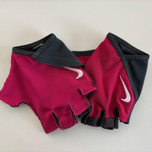 Nike Women's Gym Essential Fitness Gloves - MD - Picture 1 of 2